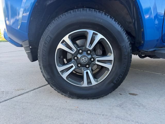 Used 2018 Toyota Tacoma TRD Sport w/ Technology Package AWD/4WD image 25