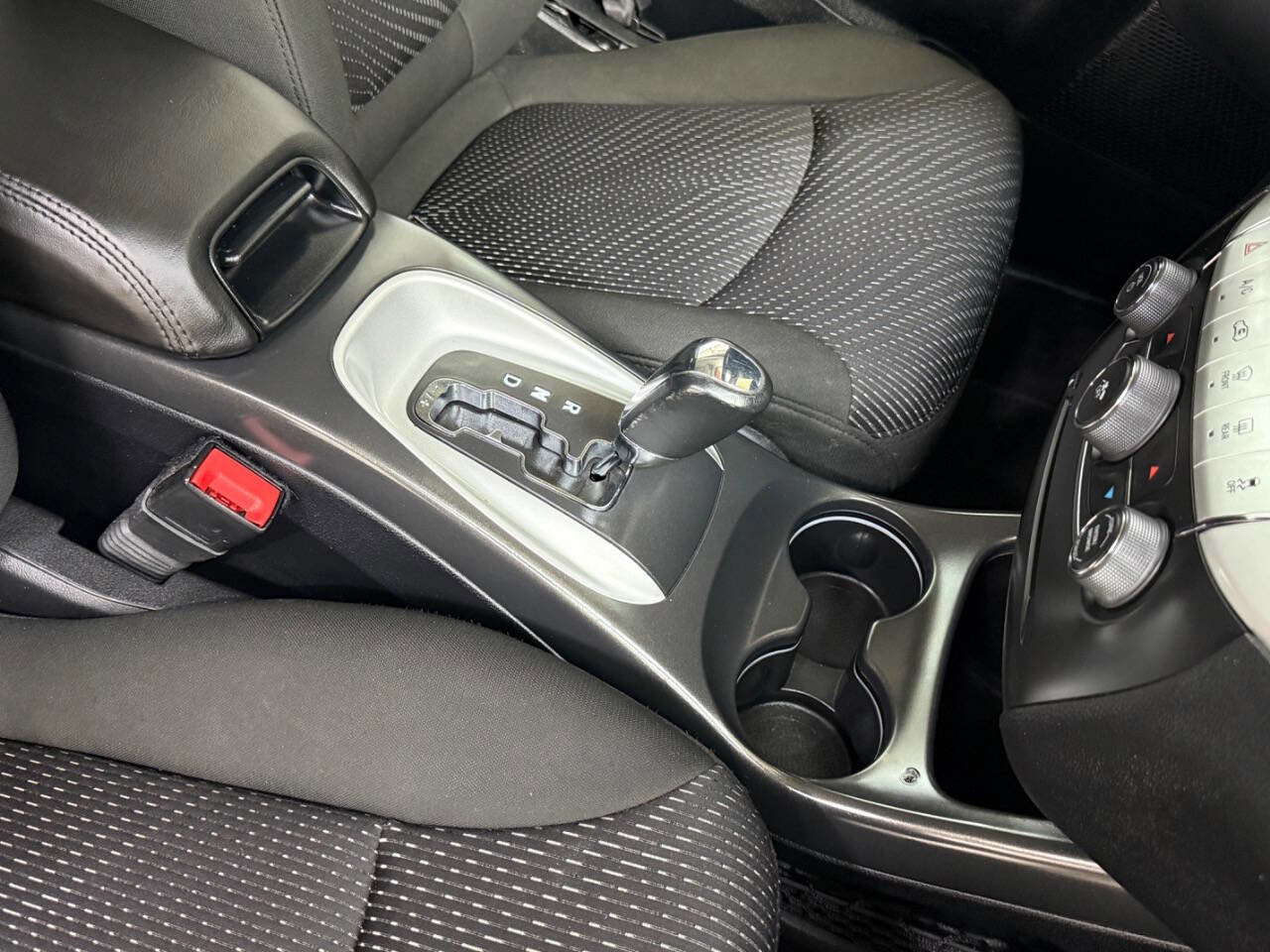 Used 2020 Dodge Journey SE w/ SE Popular Equipment Group FWD image 33
