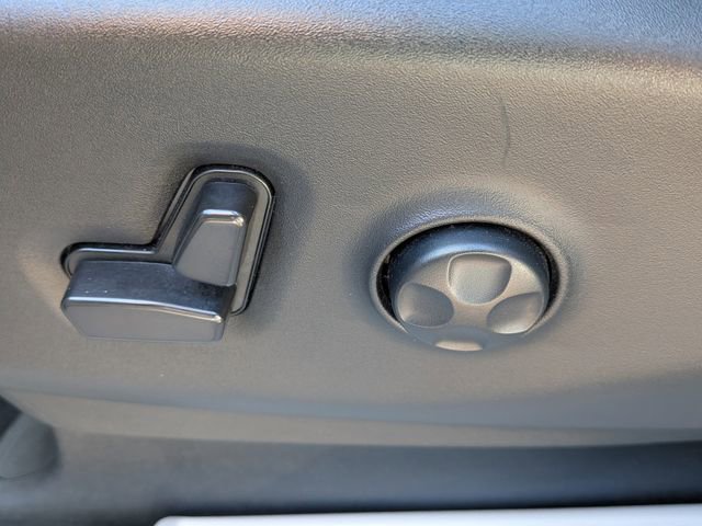 Used 2023 Chrysler Pacifica Touring-L FWD image 18