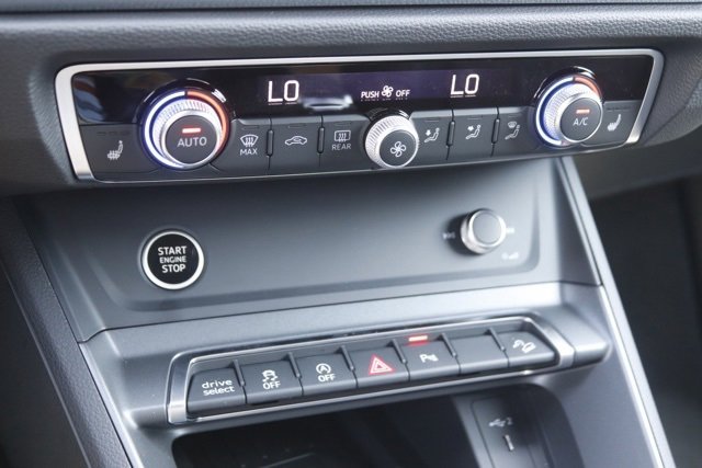 New 2025 Audi Q3 2.0T Premium image 28