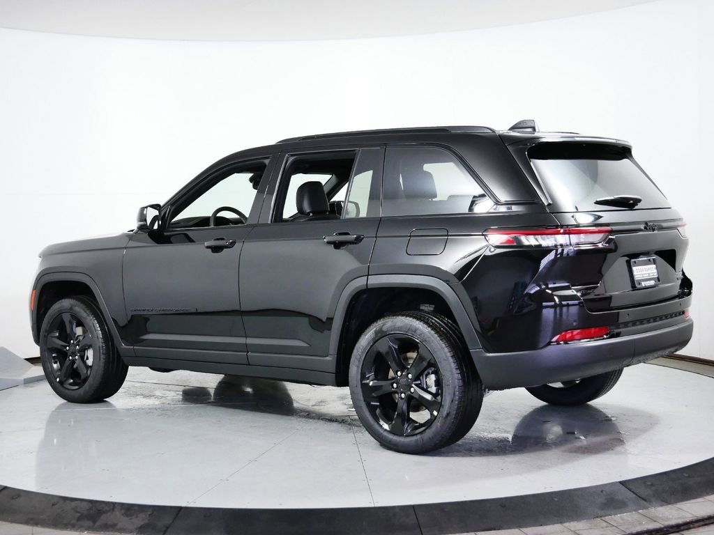 Certified 2024 Jeep Grand Cherokee Limited w/ Black Appearance Package image 17