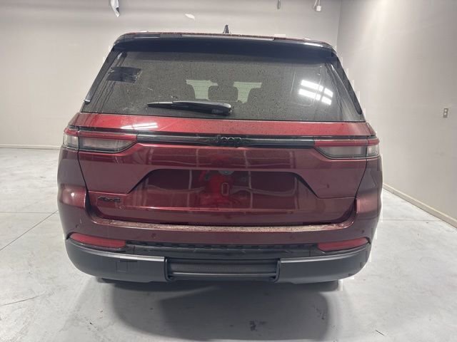 Used 2025 Jeep Grand Cherokee Altitude image 7