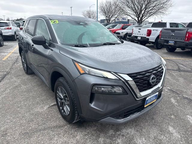 Used 2023 Nissan Rogue S image 2