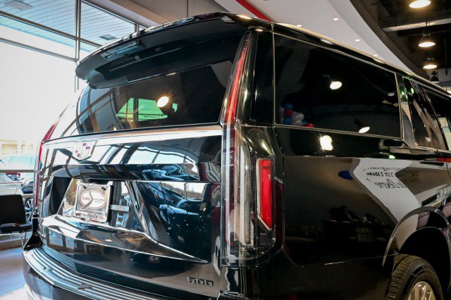 Used 2023 Cadillac Escalade ESV Premium Luxury image 11