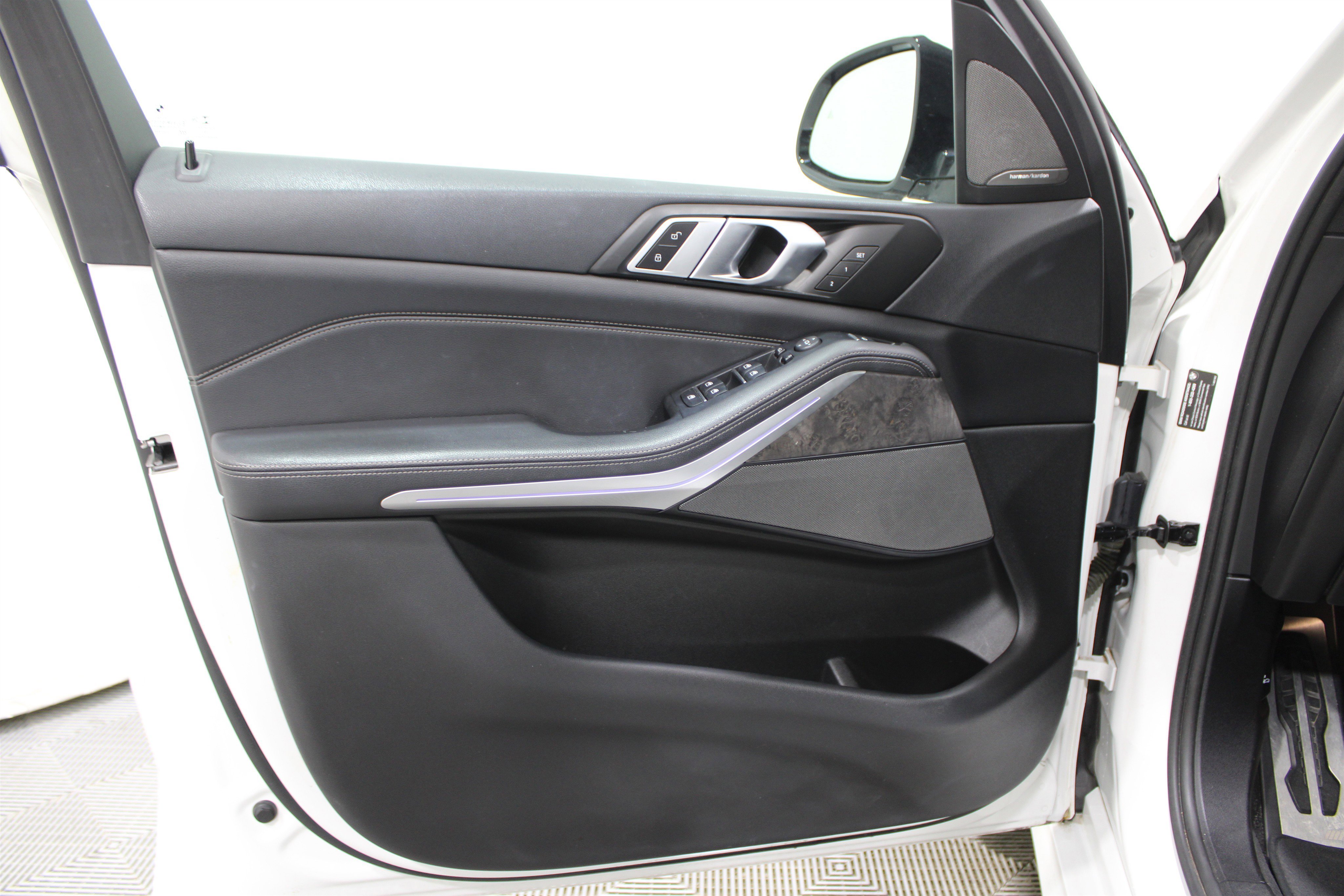 Used 2019 BMW X5 xDrive40i w/ M Sport Package image 6