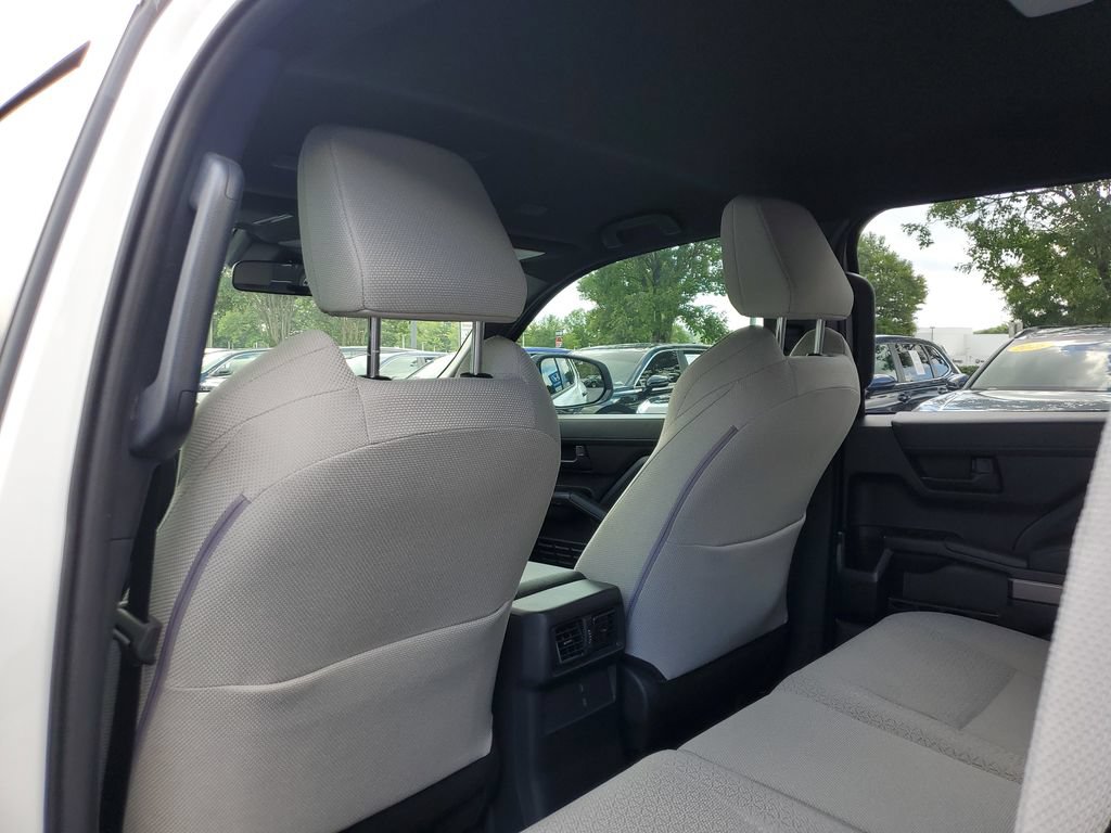Used 2025 Toyota 4Runner SR5 AWD/4WD image 9