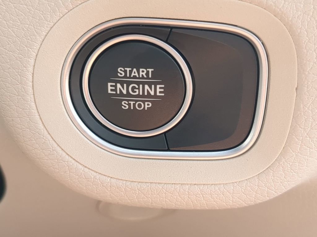 Used 2025 Mercedes-Benz GLE 450e 4MATIC image 16