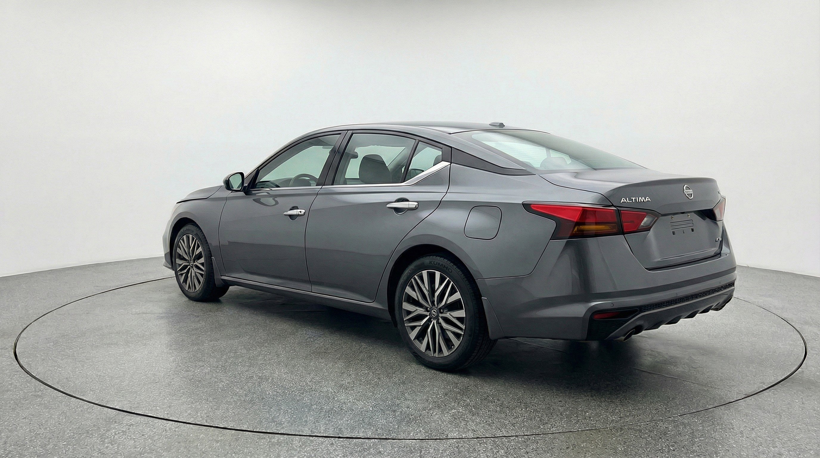 Used 2025 Nissan Altima 2.5 SV image 6