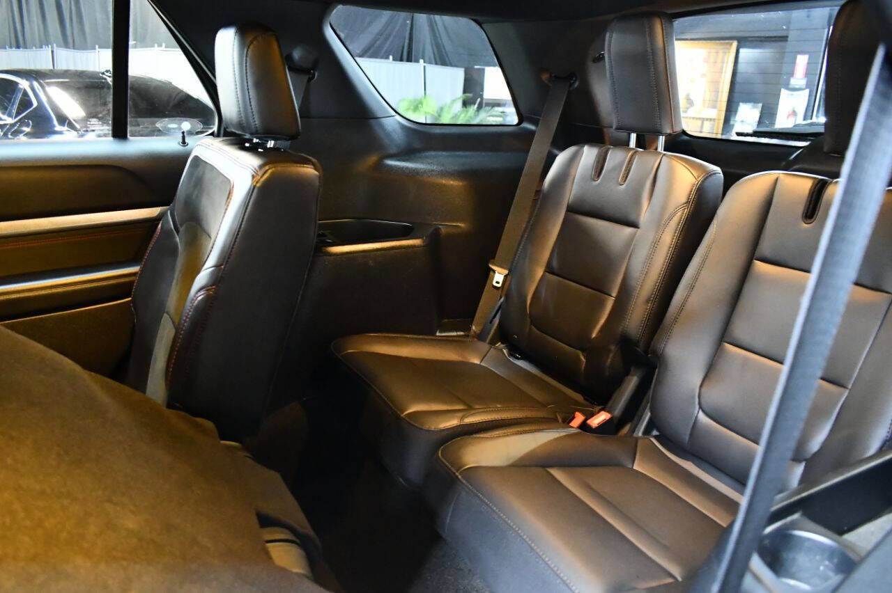 Used 2018 Ford Explorer XLT w/ Equipment Group 202A image 14