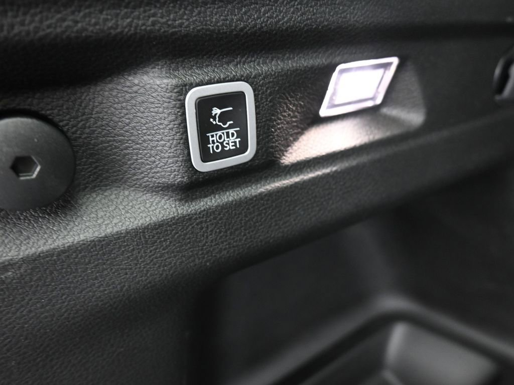 Used 2024 Jeep Grand Cherokee L Limited w/ Black Appearance Package image 40