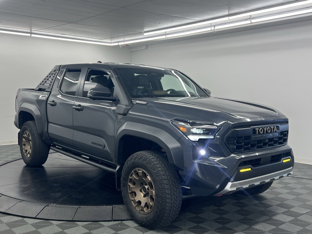Used 2025 Toyota Tacoma Trailhunter image 2
