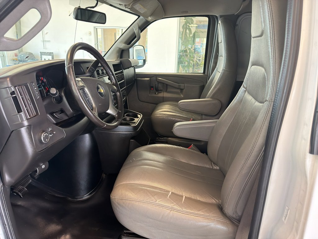 Used 2018 Chevrolet Express 2500 w/ Driver Convenience Package RWD image 10