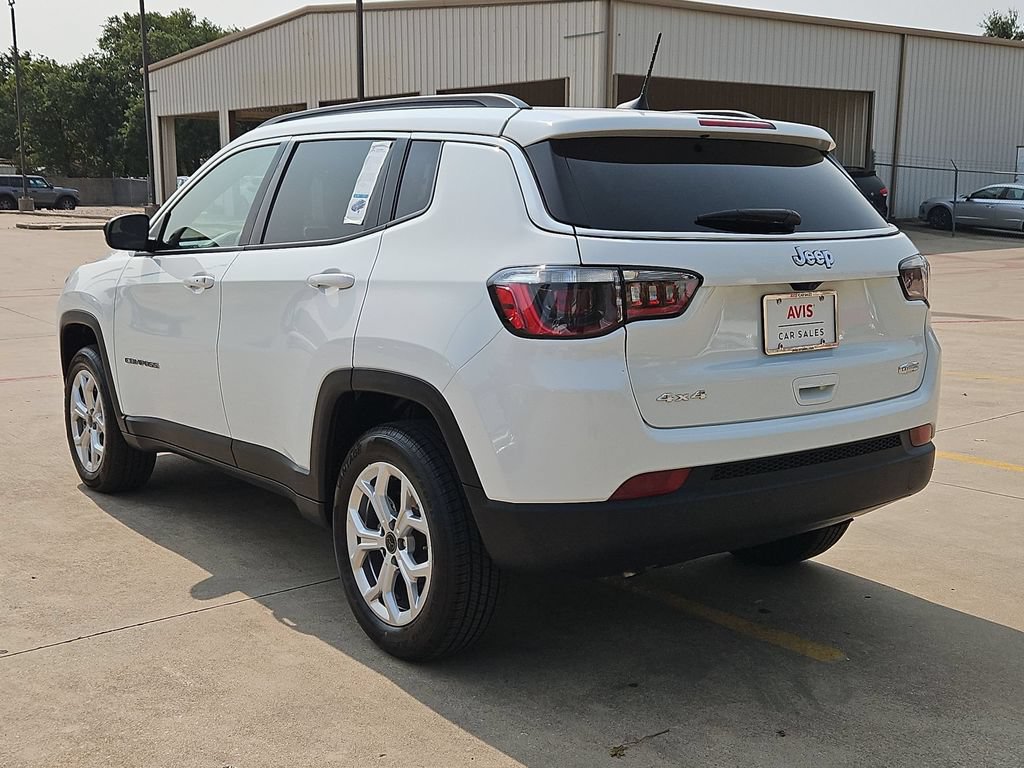 Used 2025 Jeep Compass Latitude w/ Sun & Sound Group AWD/4WD image 7