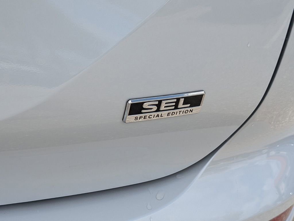 Used 2022 Mitsubishi Outlander SEL image 16