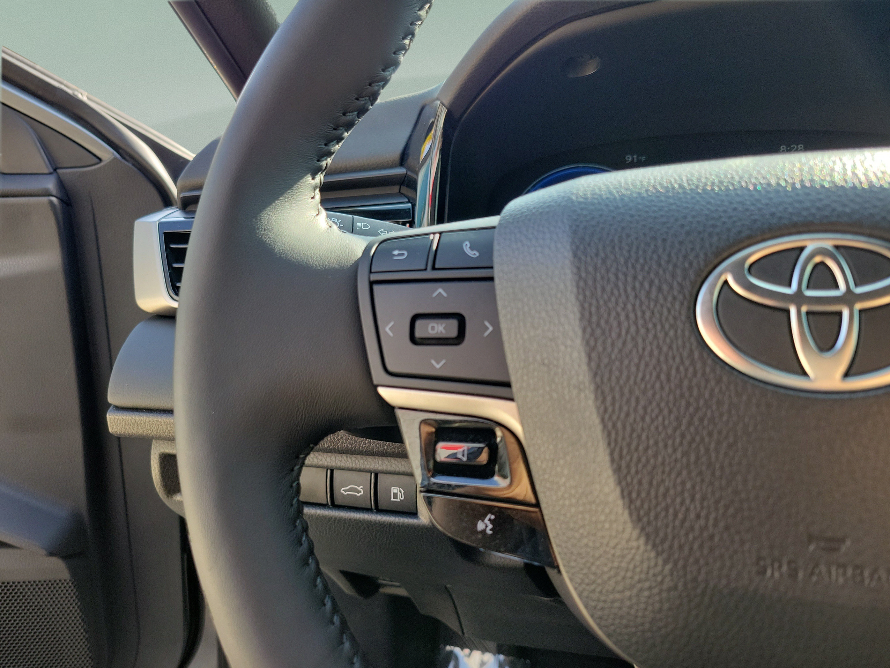 Used 2025 Toyota Camry XSE FWD image 13