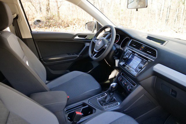 Used 2020 Volkswagen Tiguan S image 40