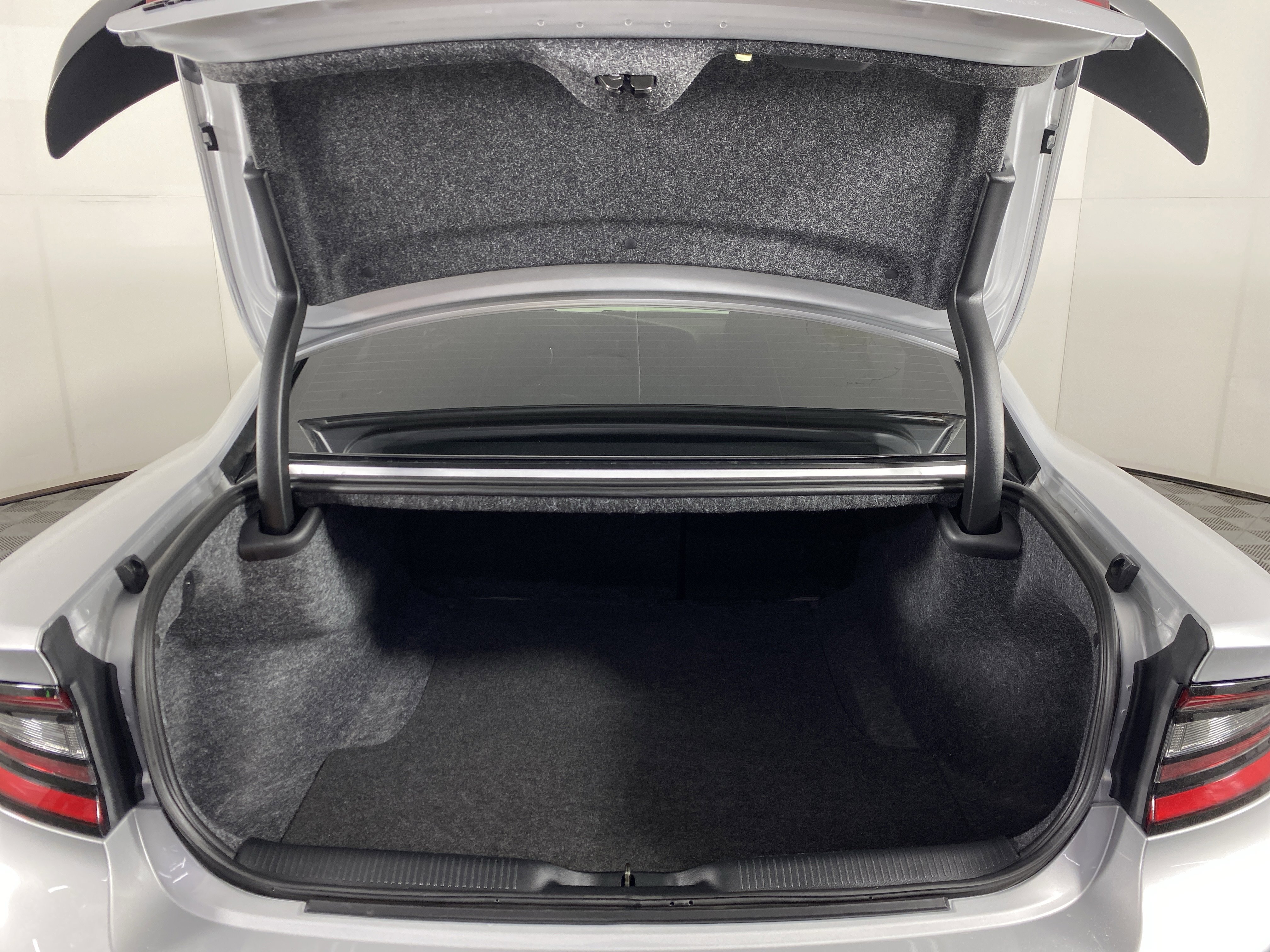 Used 2023 Dodge Charger SXT w/ Blacktop Package image 33