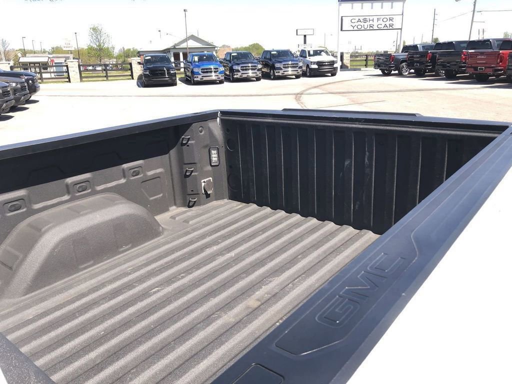 Used 2025 GMC Sierra 1500 Elevation image 17