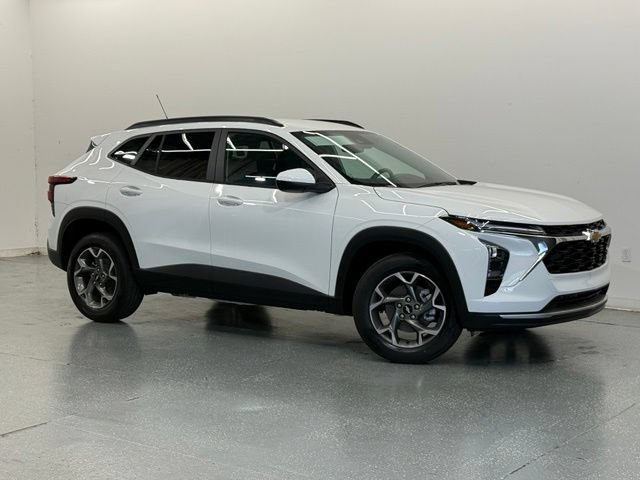 New 2026 Chevrolet Trax LT FWD image 2