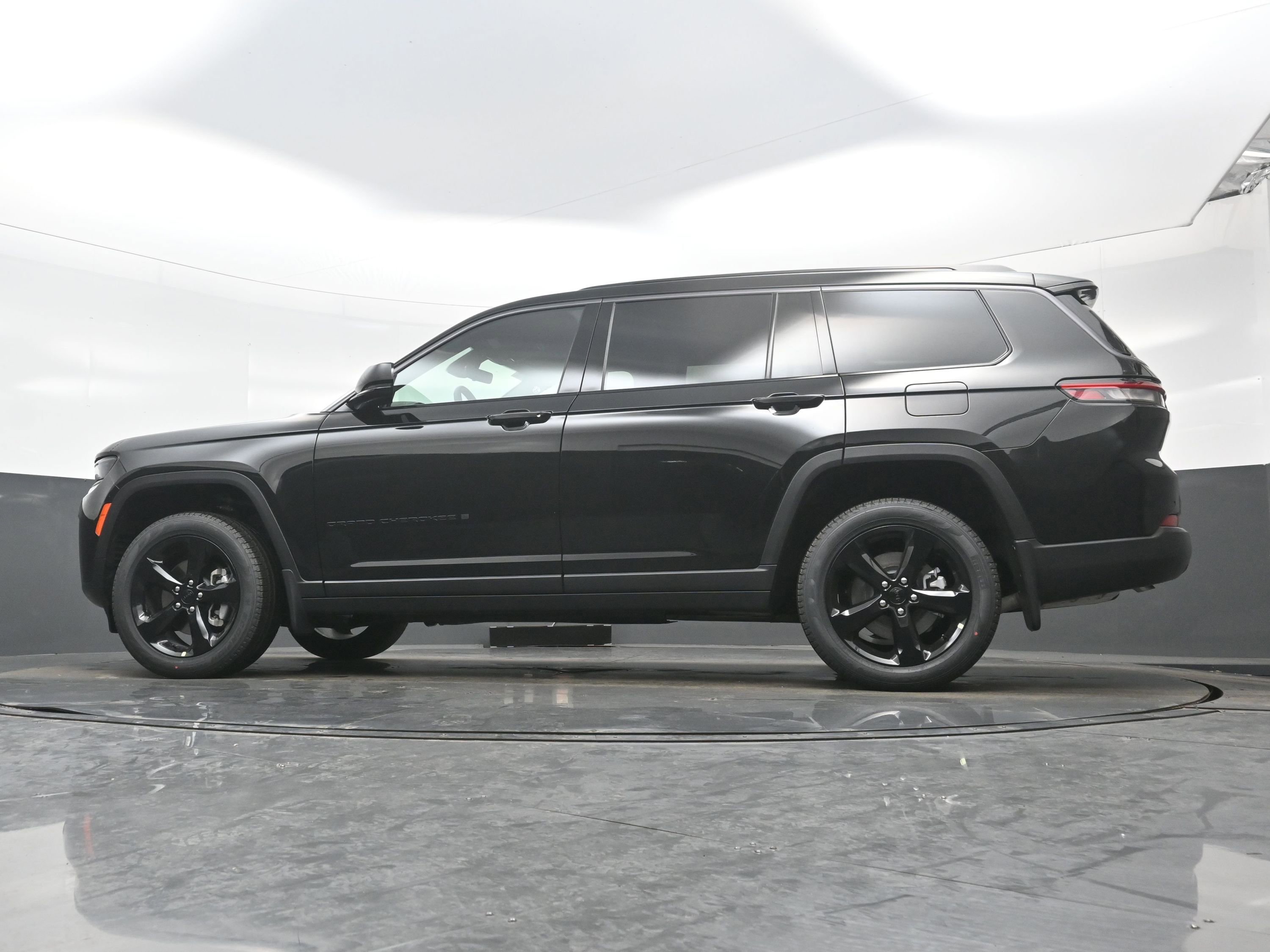 New 2026 Jeep Grand Cherokee L Limited w/ Limited Altitude Package AWD/4WD image 13