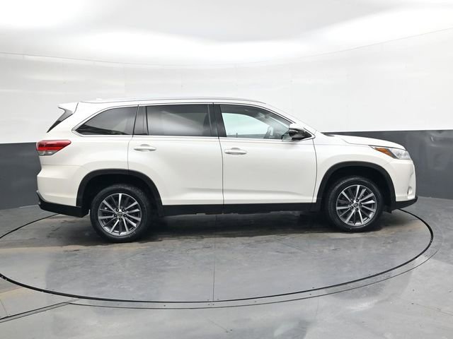 Used 2019 Toyota Highlander XLE image 3