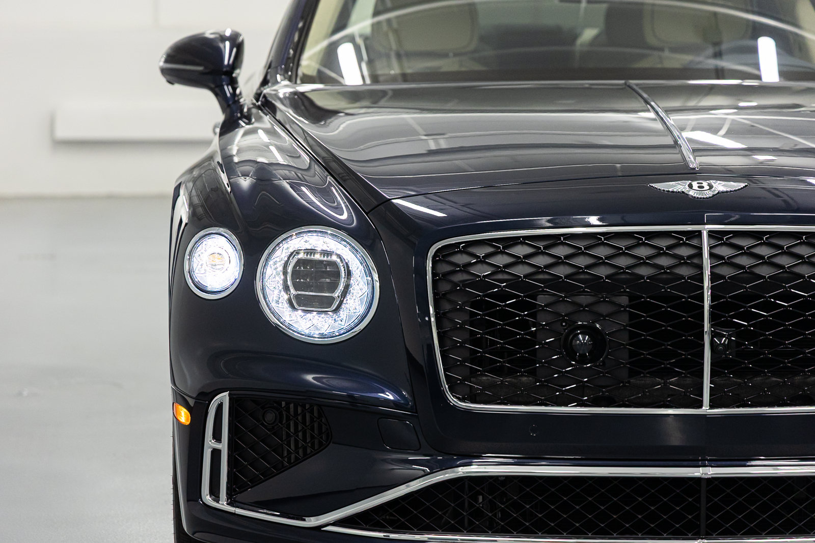 New 2026 Bentley Flying Spur Plug-In Hybrid AWD/4WD image 8