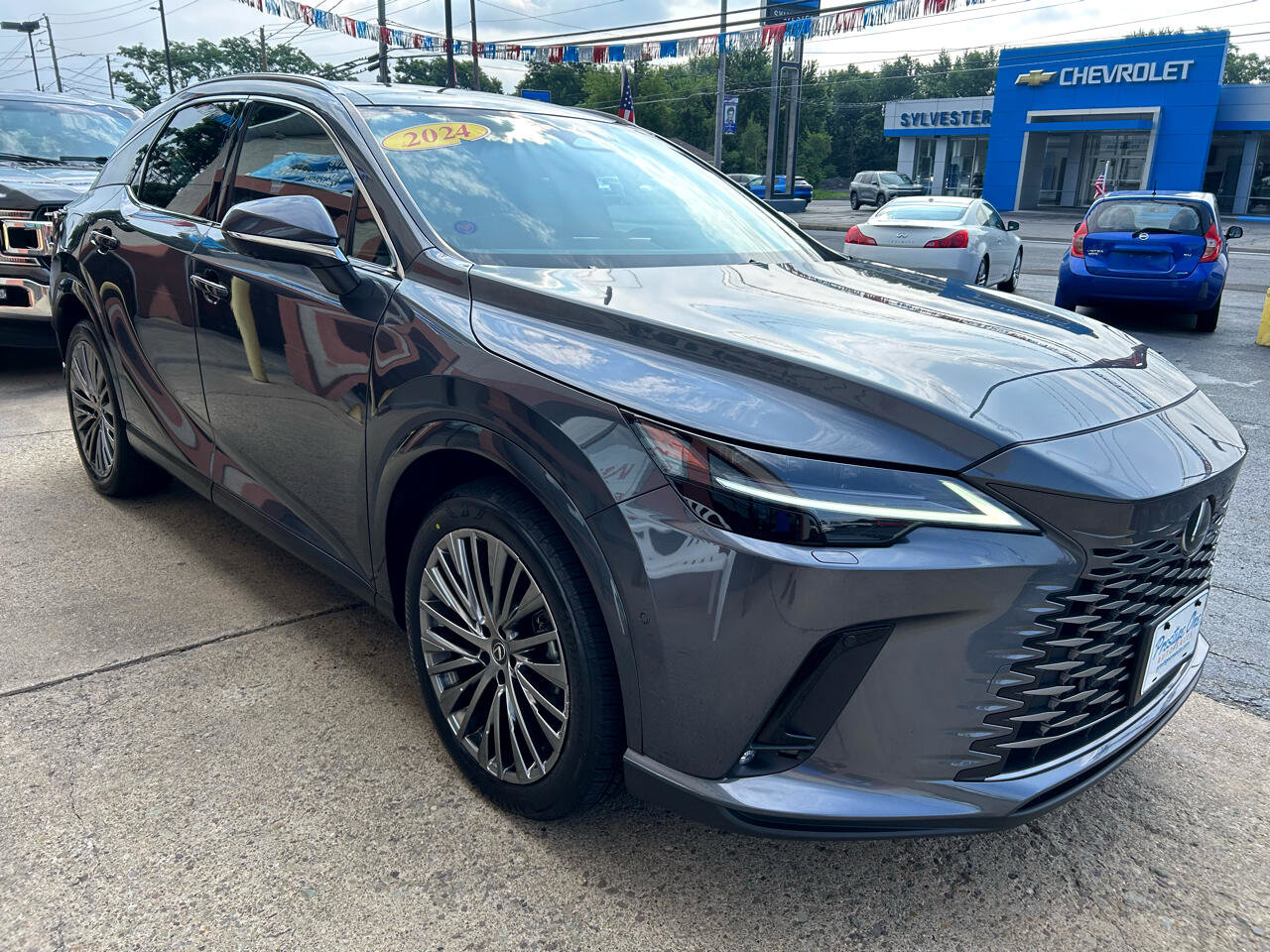 Used 2024 Lexus RX 450h 450h+ Luxury AWD w/ Convenience Package image 8