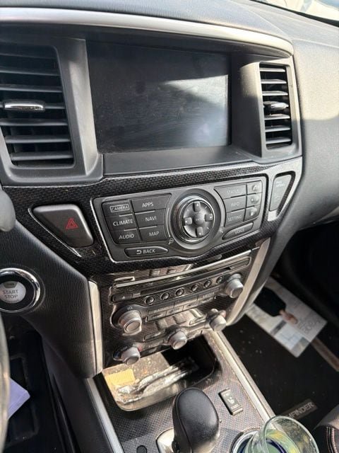 Used 2020 Nissan Pathfinder SL AWD/4WD image 24