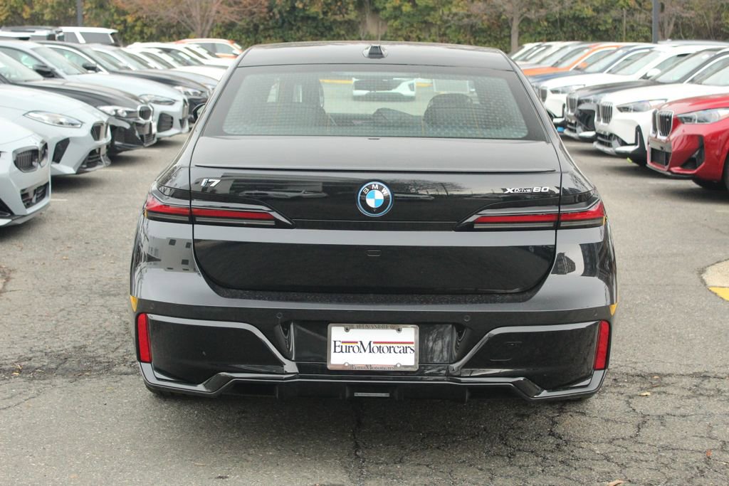Used 2025 BMW i7 xDrive60 AWD/4WD image 6