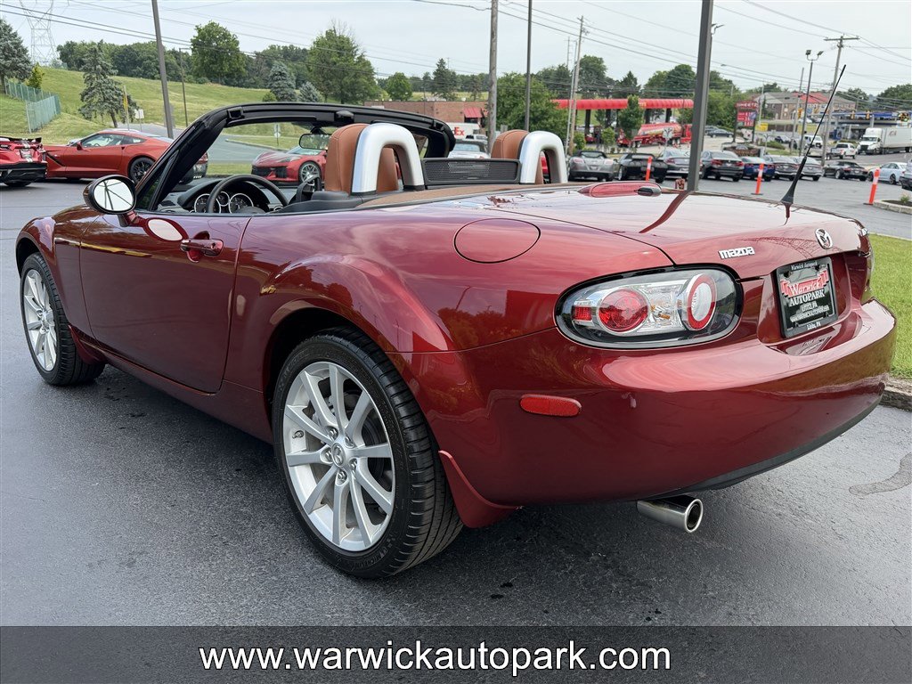 Used 2008 MAZDA MX-5 Miata Grand Touring RWD image 12