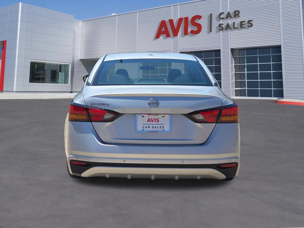 Used 2025 Nissan Altima 2.5 SV FWD image 5