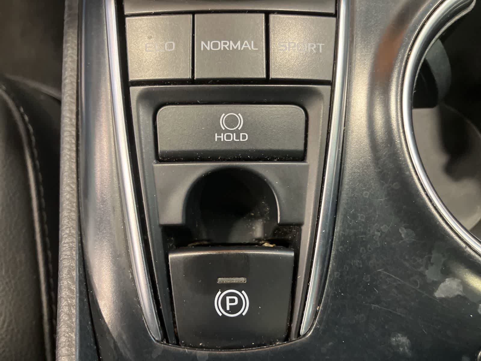 Used 2018 Toyota Camry FWD image 18