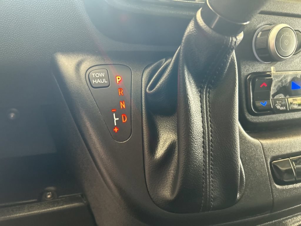 Used 2025 RAM ProMaster 2500 w/ Convenience Group FWD image 9
