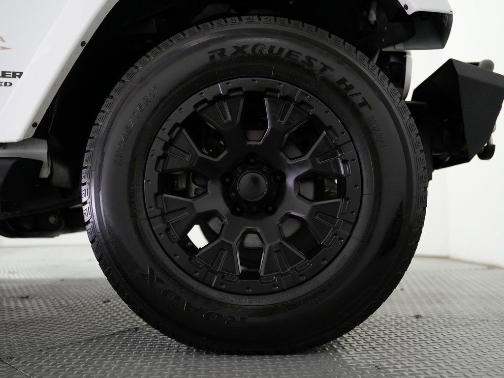 Used 2015 Jeep Wrangler Unlimited Sahara w/ Connectivity Group AWD/4WD image 54