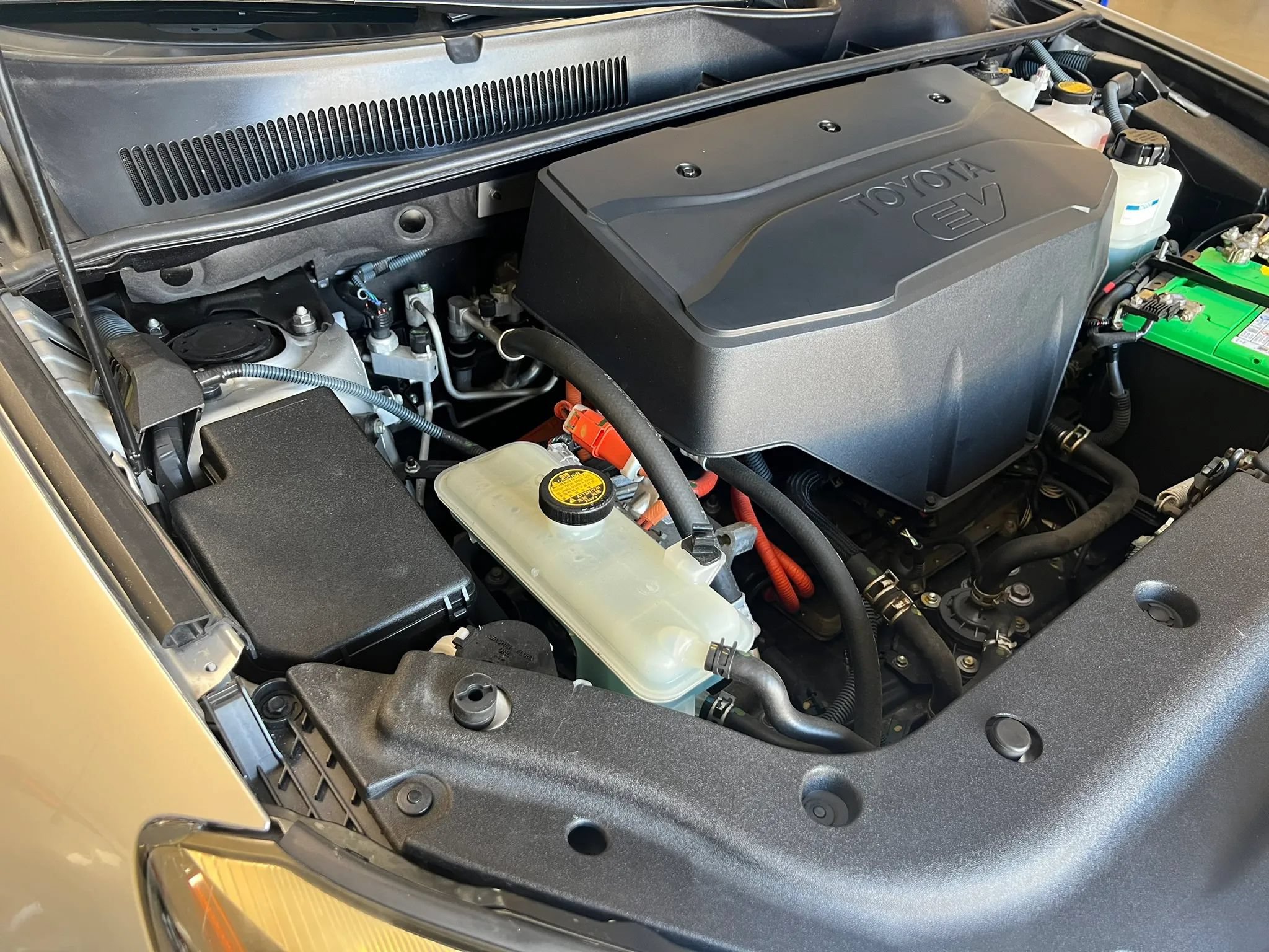 Used 2014 Toyota RAV4 EV FWD image 16