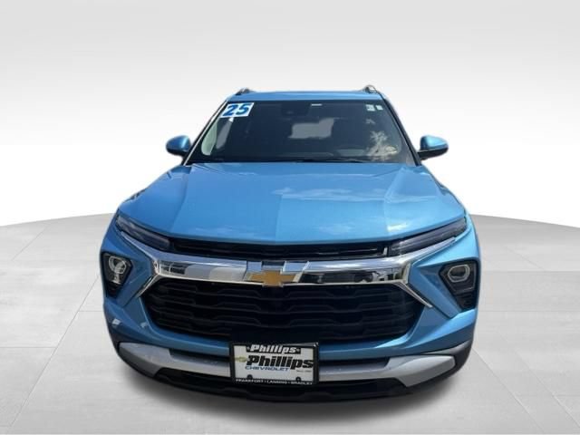 Used 2025 Chevrolet TrailBlazer LT FWD image 2