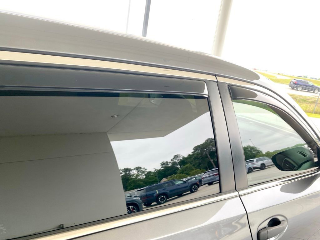 Used 2019 Nissan Rogue S FWD image 12