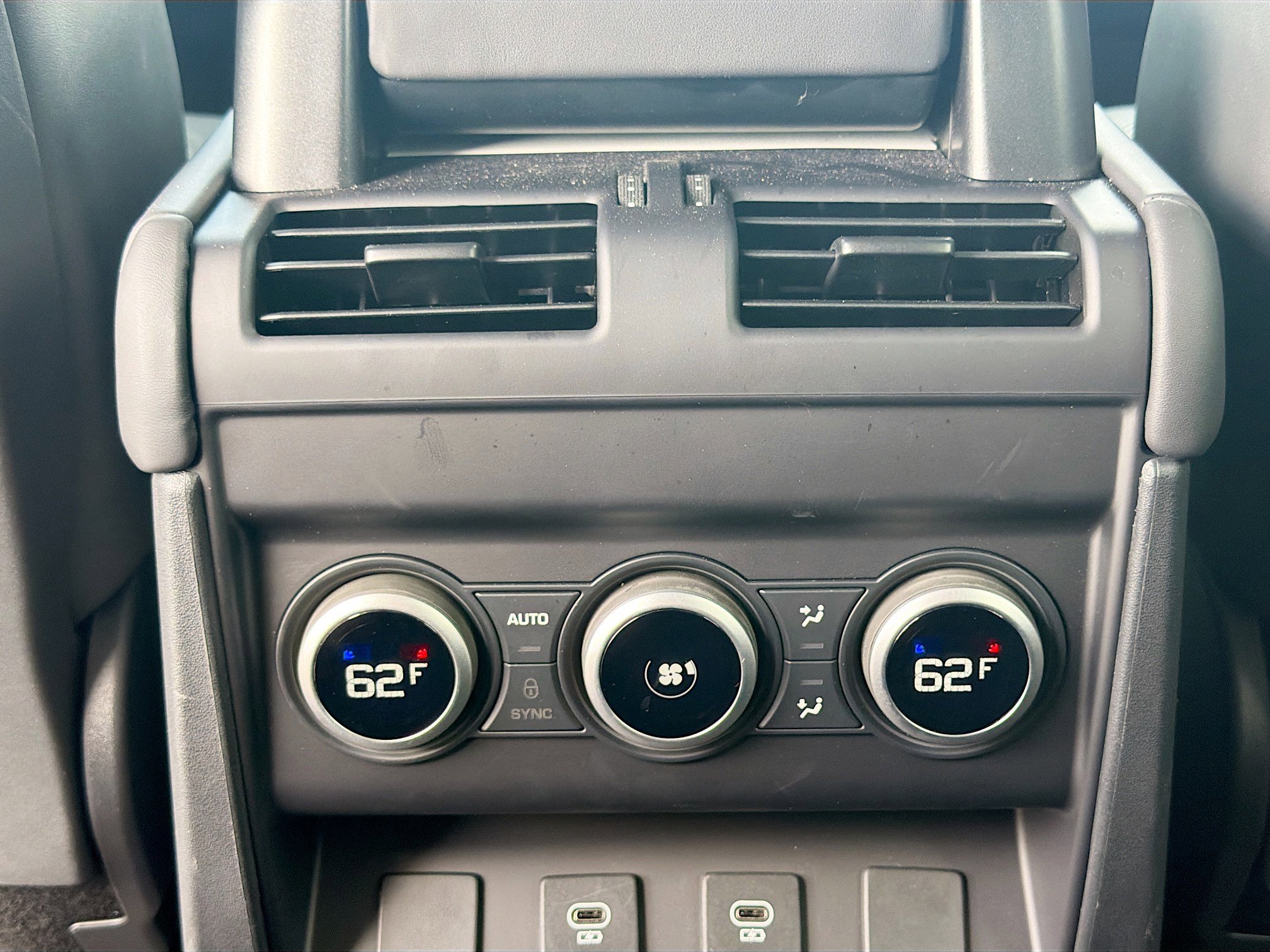 Used 2025 Land Rover Defender 110 S image 20