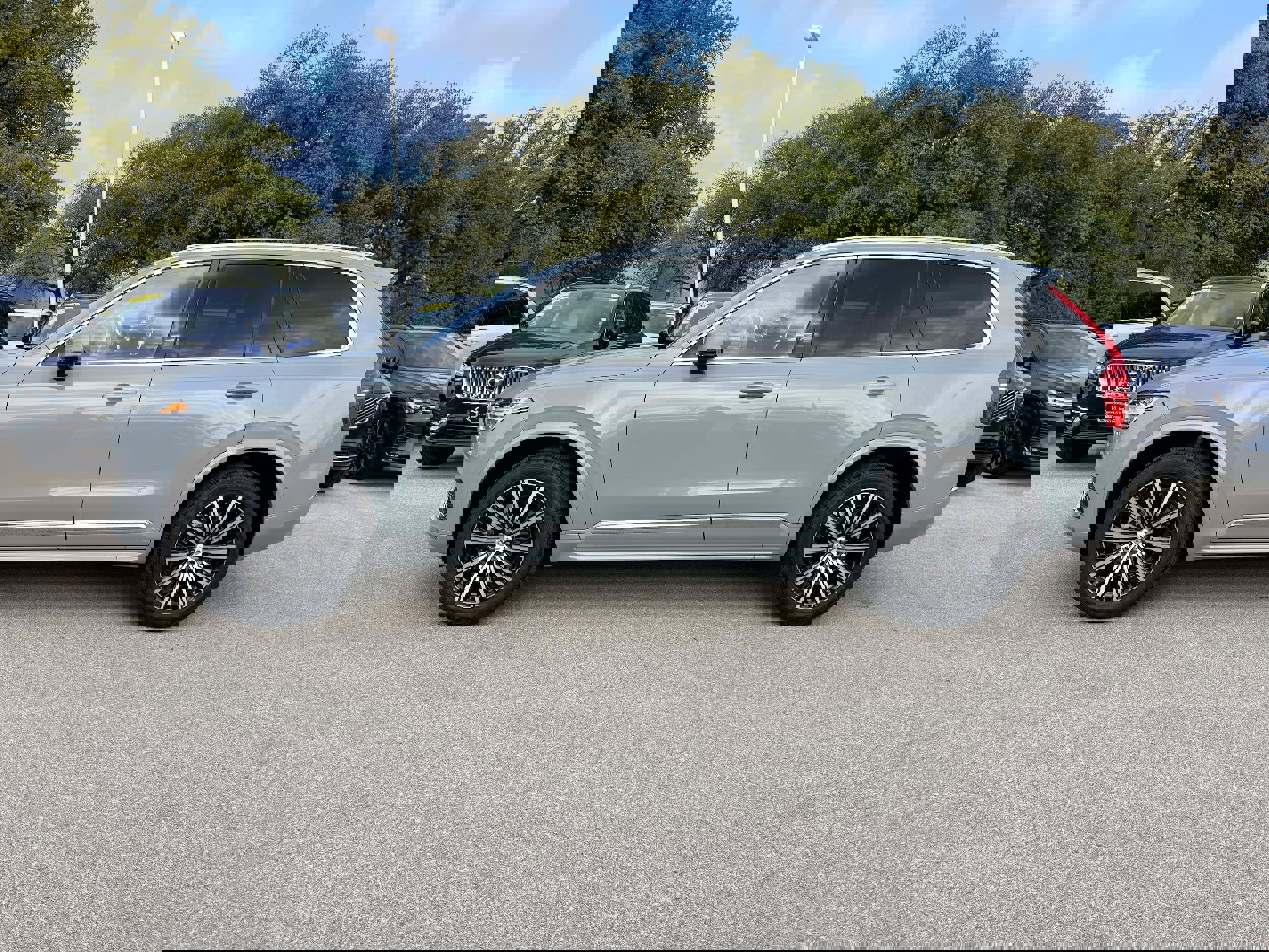 Certified 2025 Volvo XC90 B6 Ultra image 3