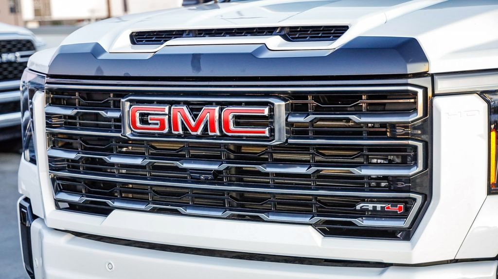 Used 2025 GMC Sierra 2500 AT4 image 6