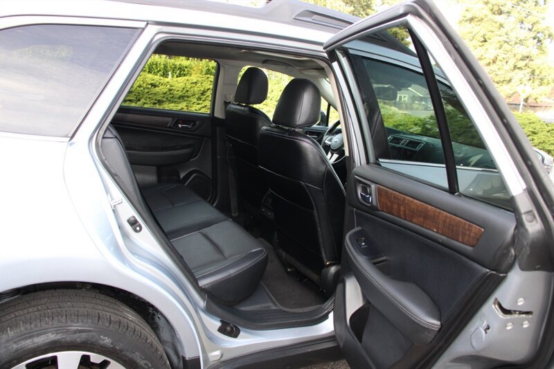 Used 2016 Subaru Outback 3.6R Limited AWD/4WD image 6