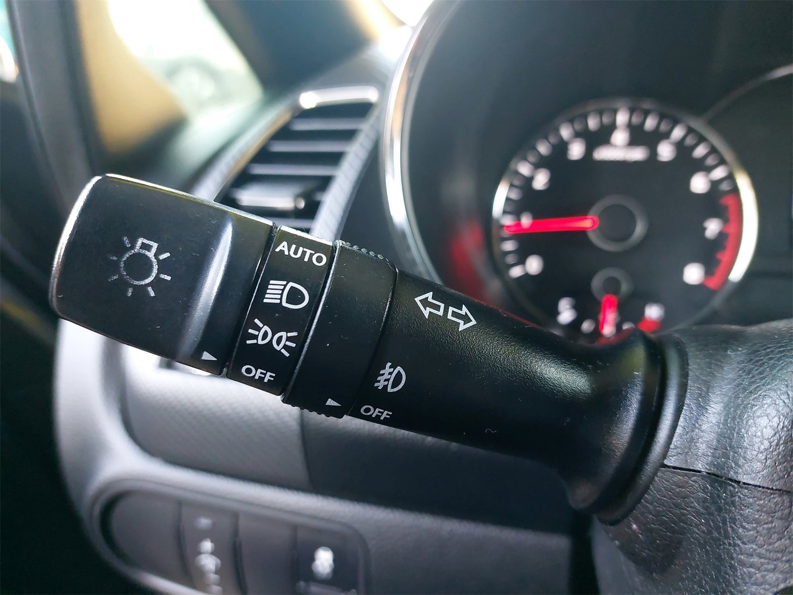 Used 2018 Kia Forte SX image 25