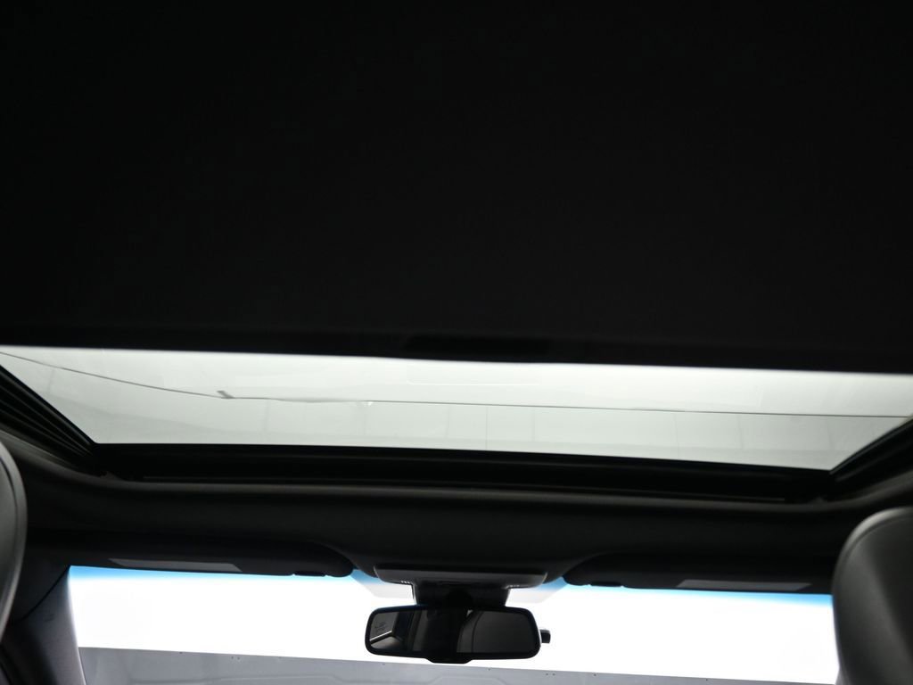 Used 2022 Toyota Avalon XLE w/ Moonroof Package image 38