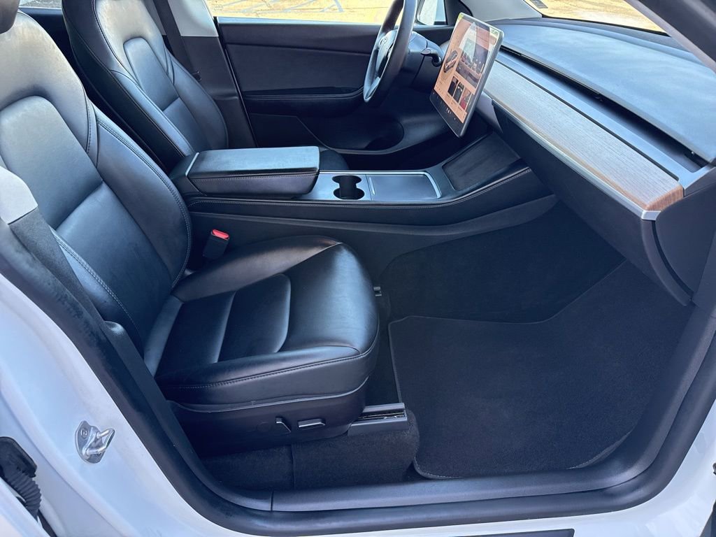 Used 2022 Tesla Model Y Long Range image 24