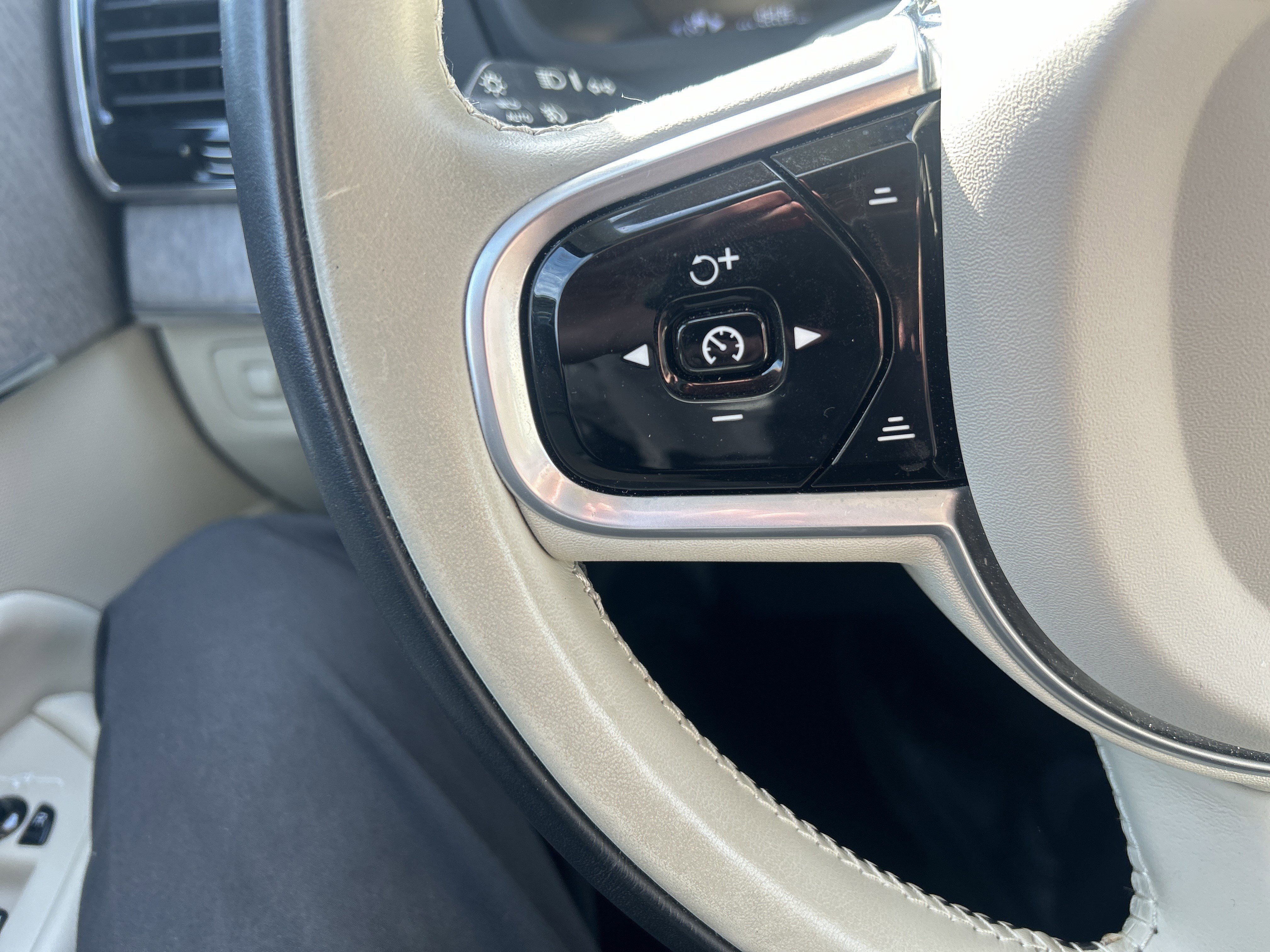 Used 2022 Volvo XC90 T8 Inscription w/ Advanced Package image 19