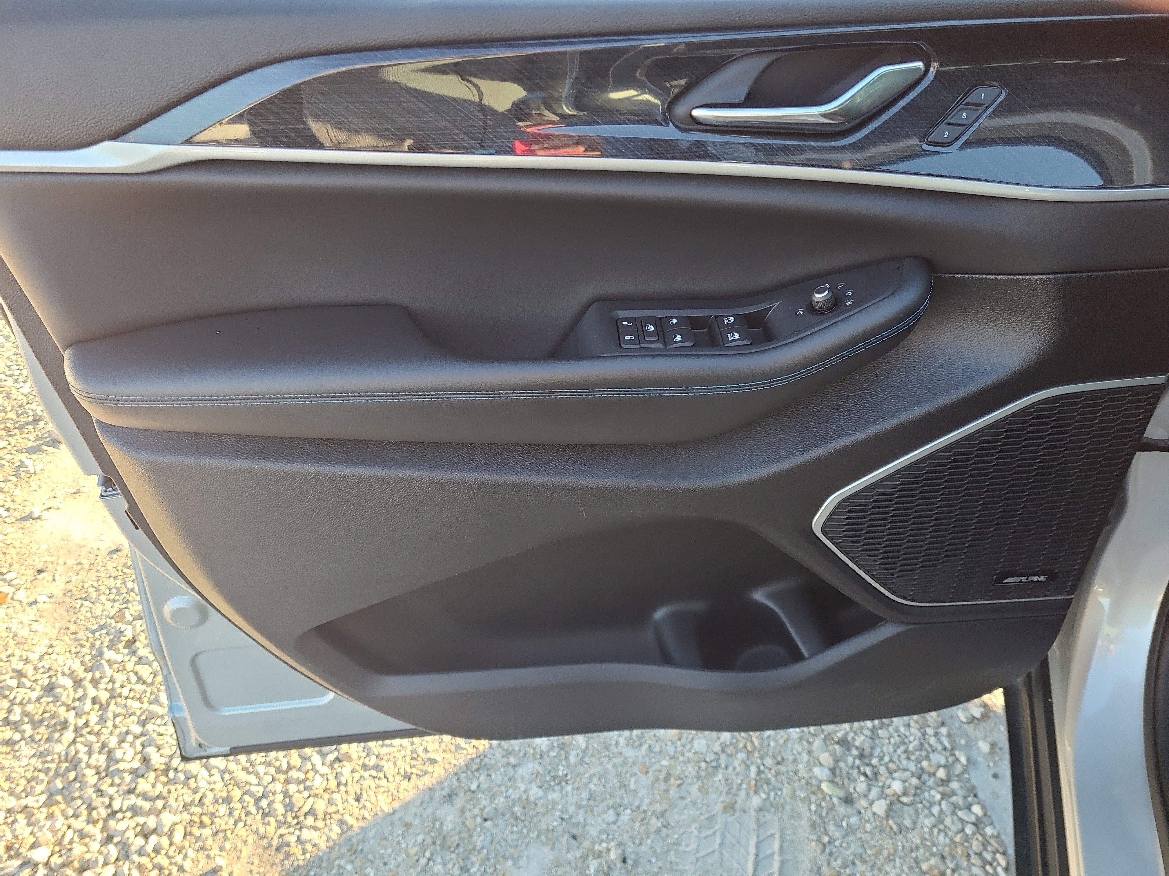 Used 2024 Jeep Grand Cherokee Trailhawk image 19