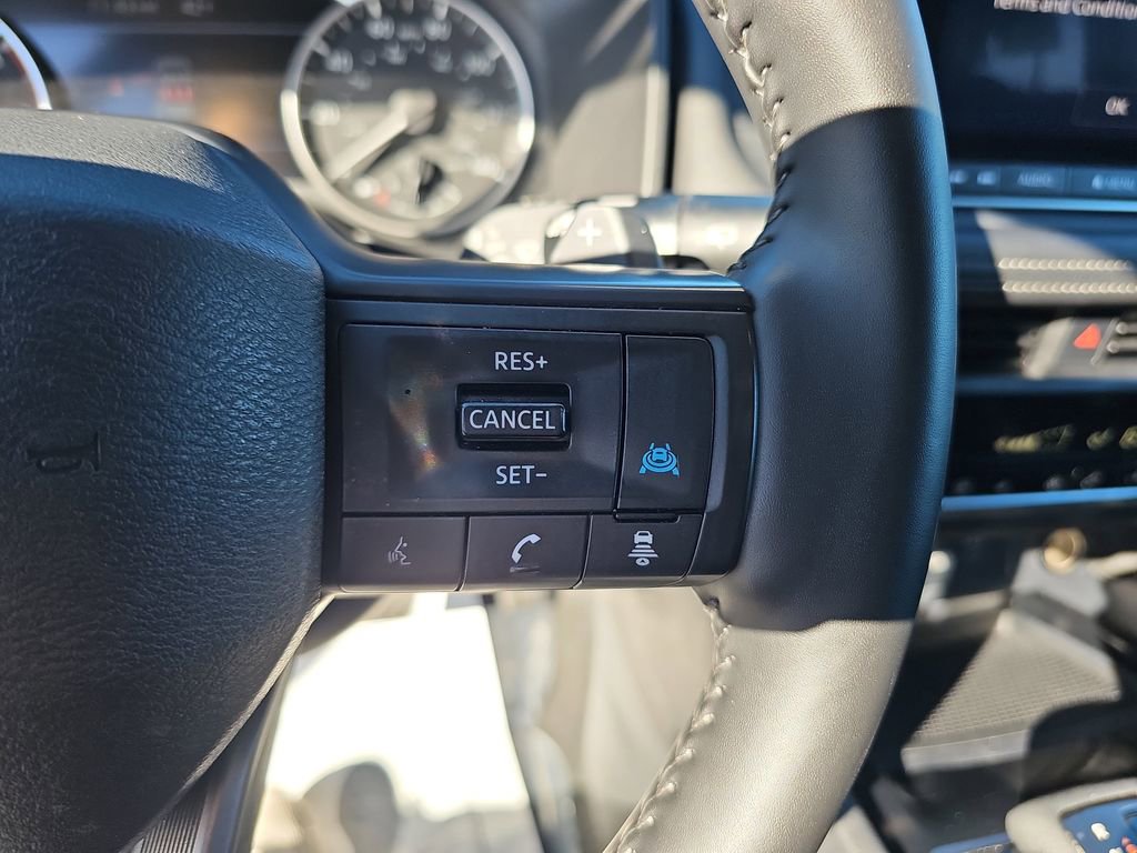 Used 2025 Nissan Rogue SV image 23