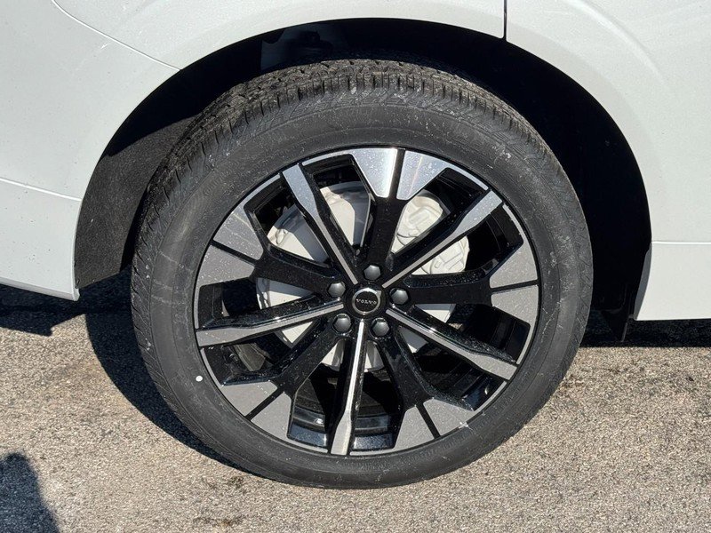New 2026 Volvo XC60 B5 Plus w/ Climate Package image 4