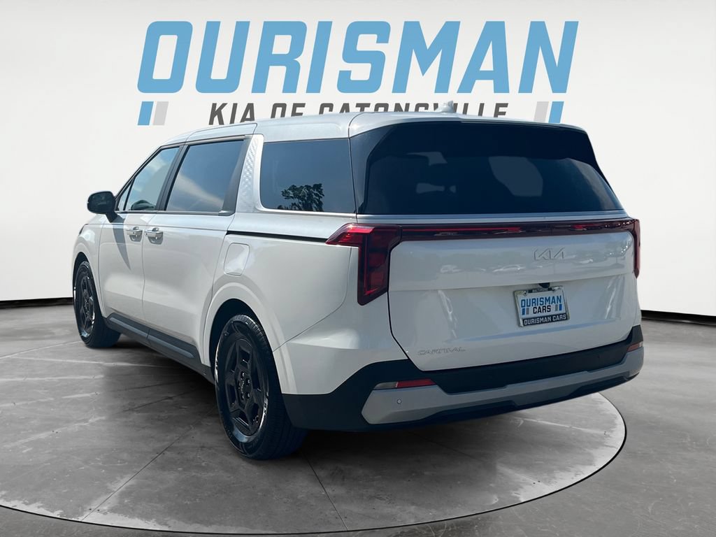 Used 2025 Kia Carnival FWD image 4