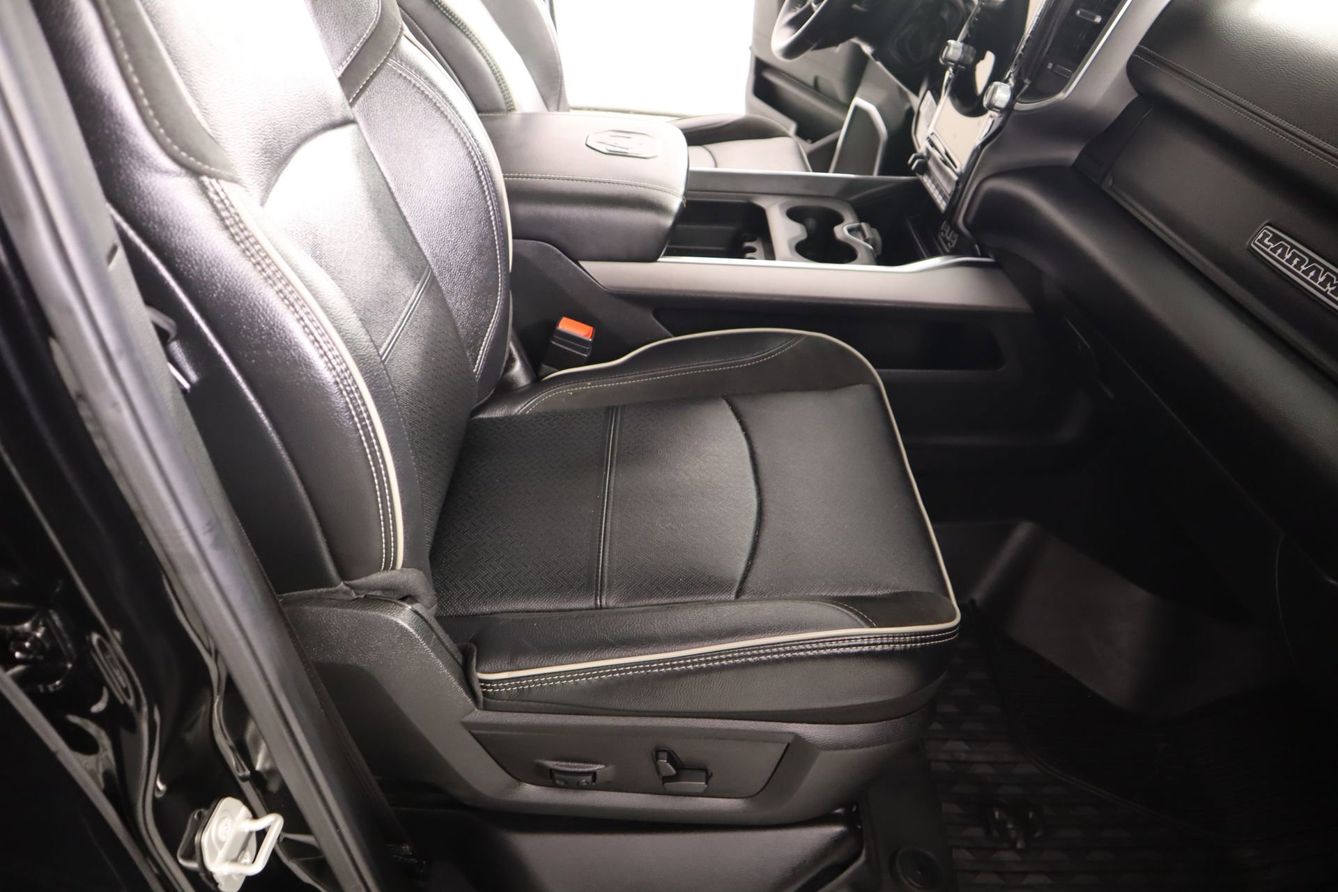 Used 2024 RAM 3500 Laramie w/ Night Edition AWD/4WD image 14